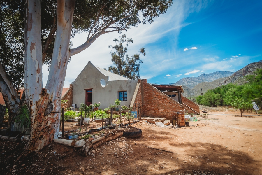 5 Bedroom Property for Sale in De Rust Western Cape